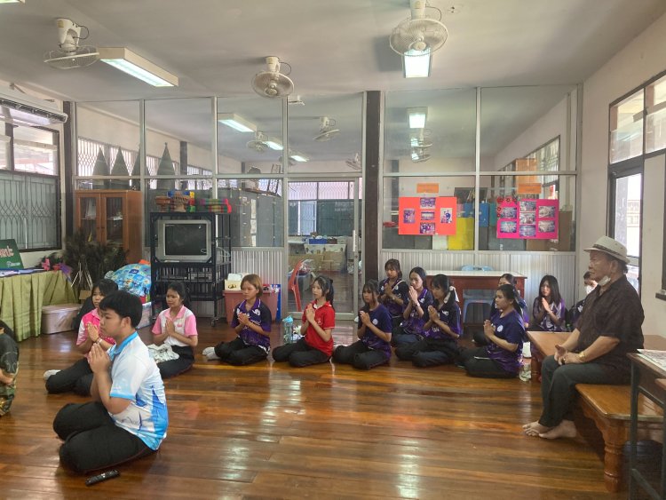 การสอนนาฏยศัพท์เกี่ยวกับการรำของอาจารย์ไพจิตร โคตรวิชัย