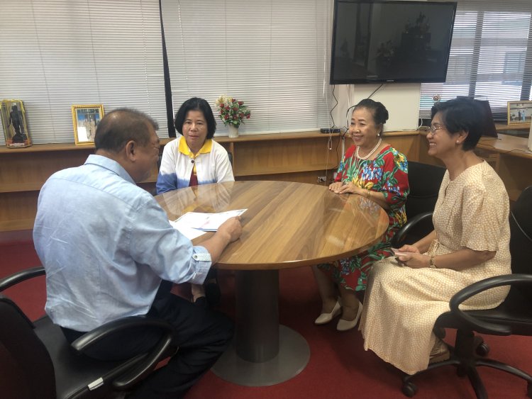 ประธานและกรรมการชมรมฯเข้าพบนายกเทศมนตรีเทศบาลนครสกลนคร นายโกมุท ทีฆธนานนท์